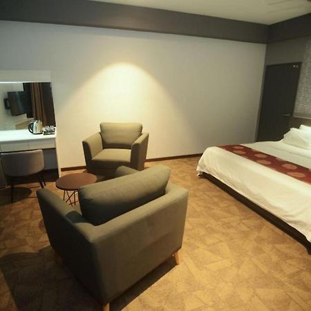 Star-Well Hotel Kuala Lipis Esterno foto
