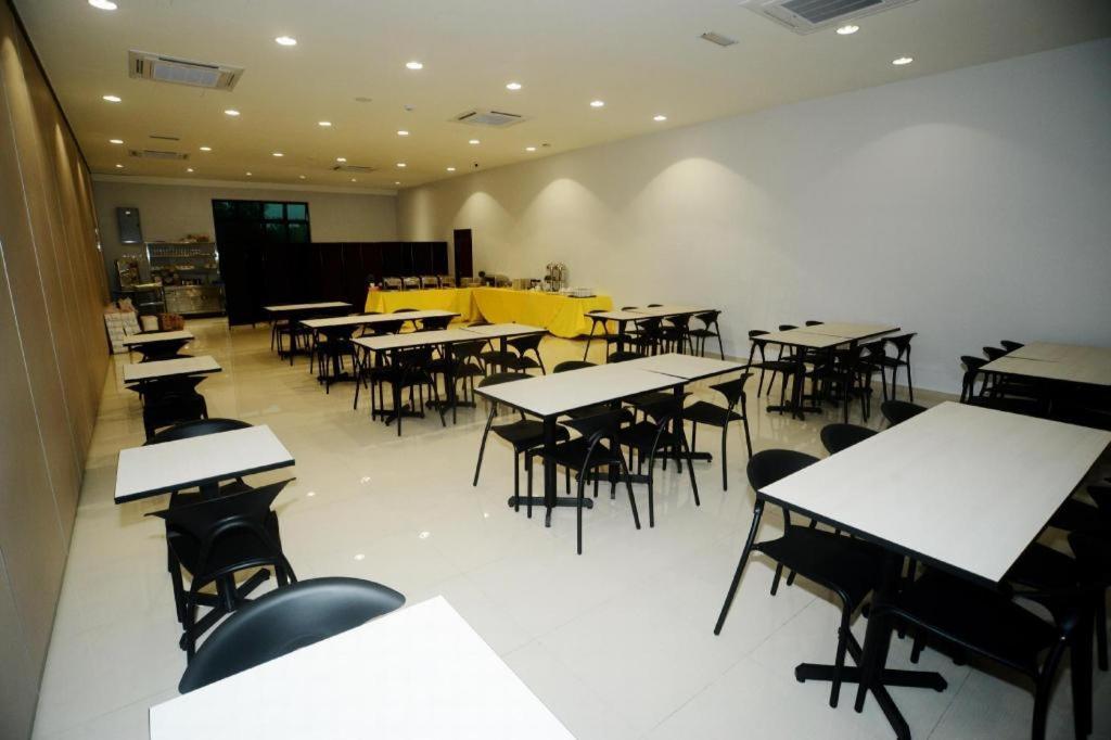 Star-Well Hotel Kuala Lipis Esterno foto